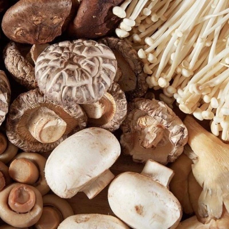 Rau và tôm đã sơ chế sẵn sàng cho lẩu tôm bầu