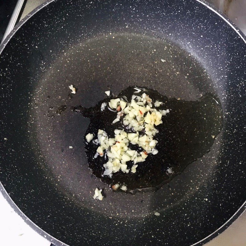 Rim cá thu với nước sốt mắm tiêu sánh kẹo