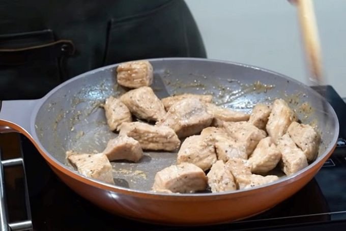 Rim thịt lửa nhỏ đến khi chín hết