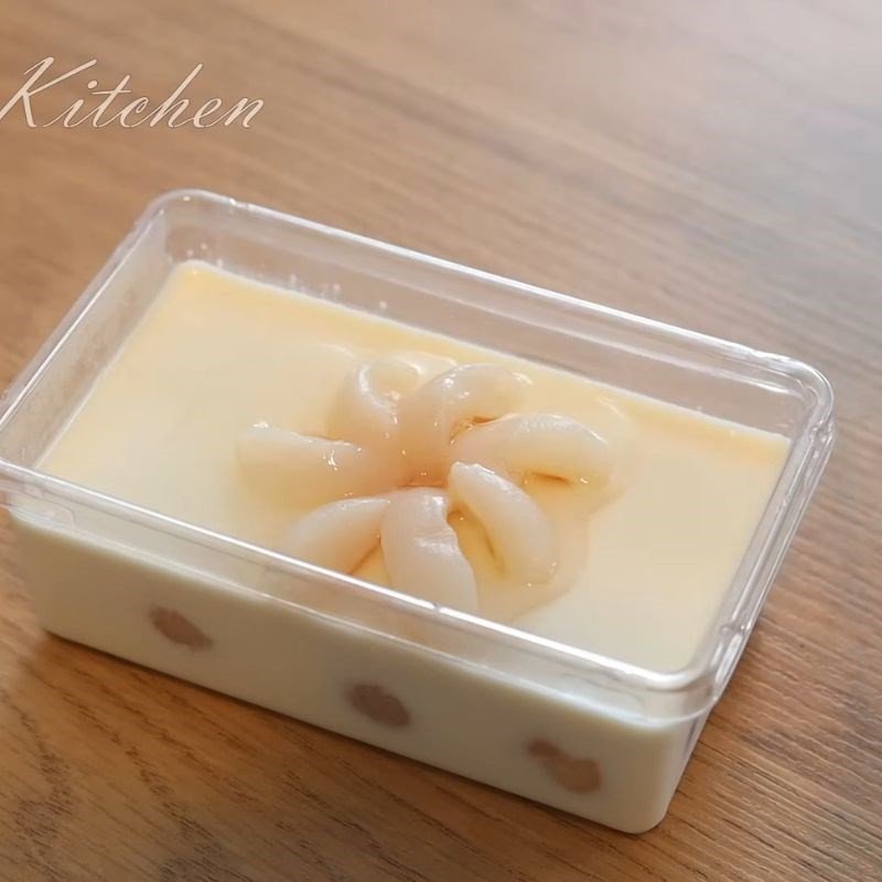 Rót lớp thạch trong lên trên khúc bạch vải đã đông