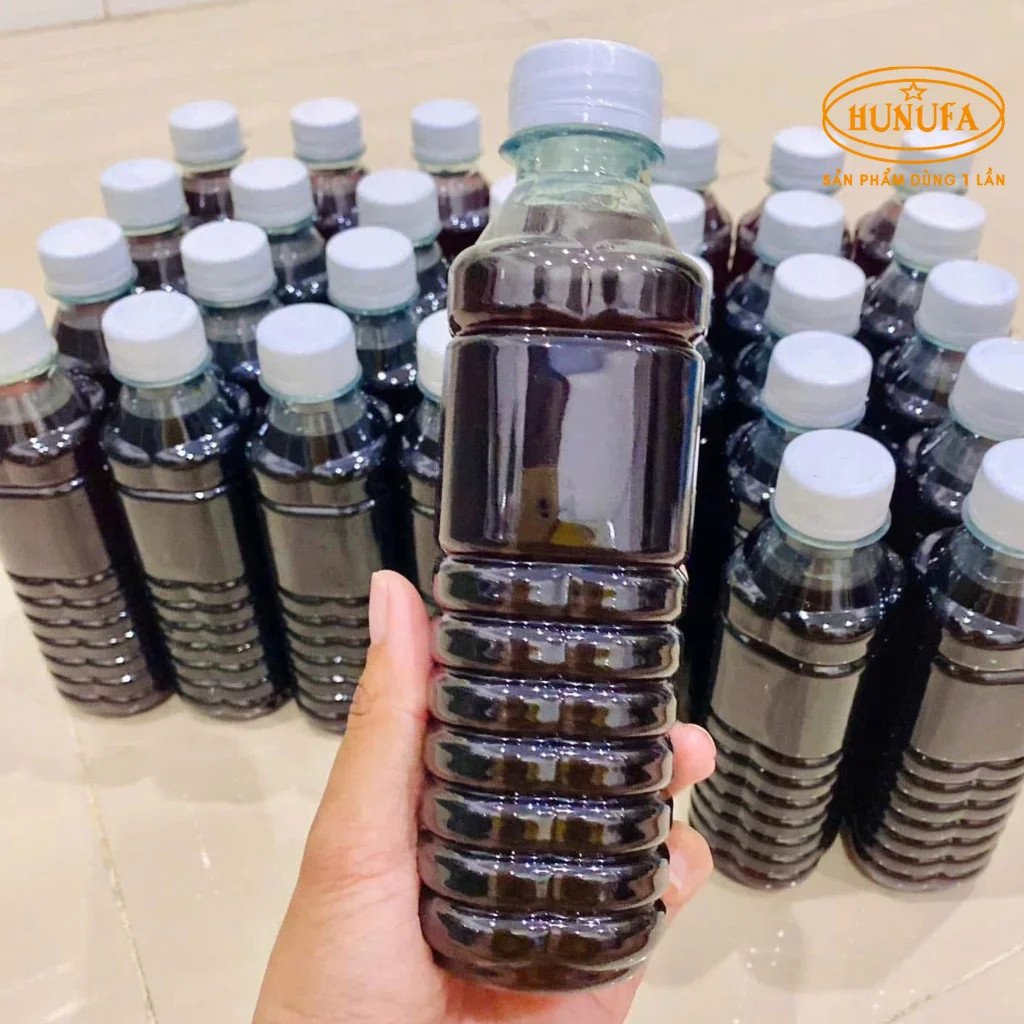 Rót nước sâm vào chai với nắp đậy kín để bảo quản lâu