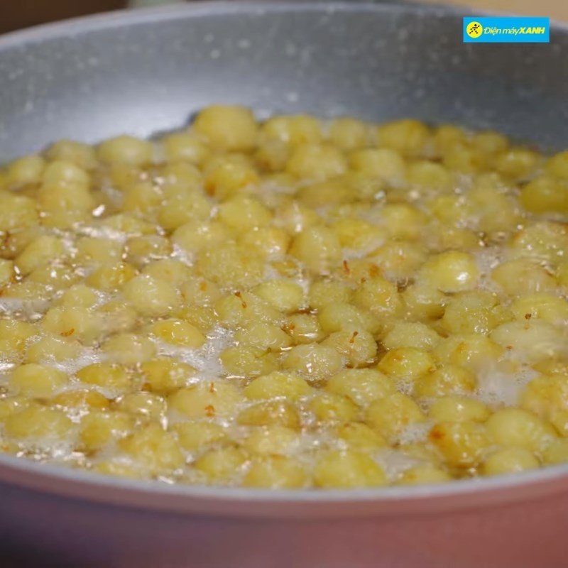 Sên mứt chùm ruột trên chảo