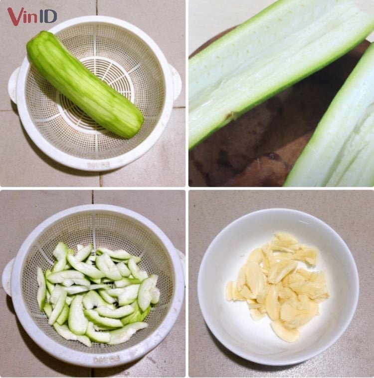 Sơ chế bầu và tỏi để xào