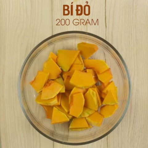 Sơ chế bí đỏ để nấu cháo