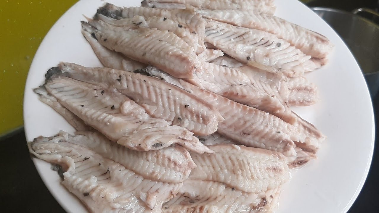 Sơ chế cá rô đồng cho món canh cải ngọt