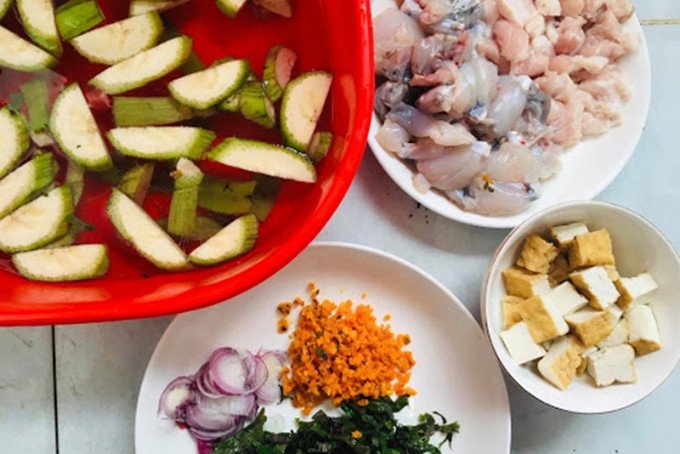 Sơ chế các loại rau củ cho lẩu ếch chuối đậu