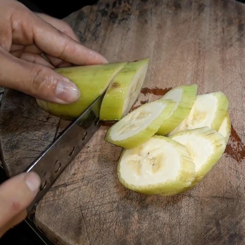 Sơ chế chuối xanh ngâm nước muối giấm