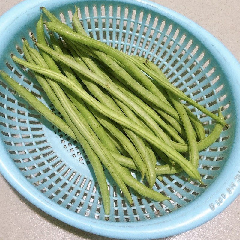 Sơ chế đậu que cho món xào