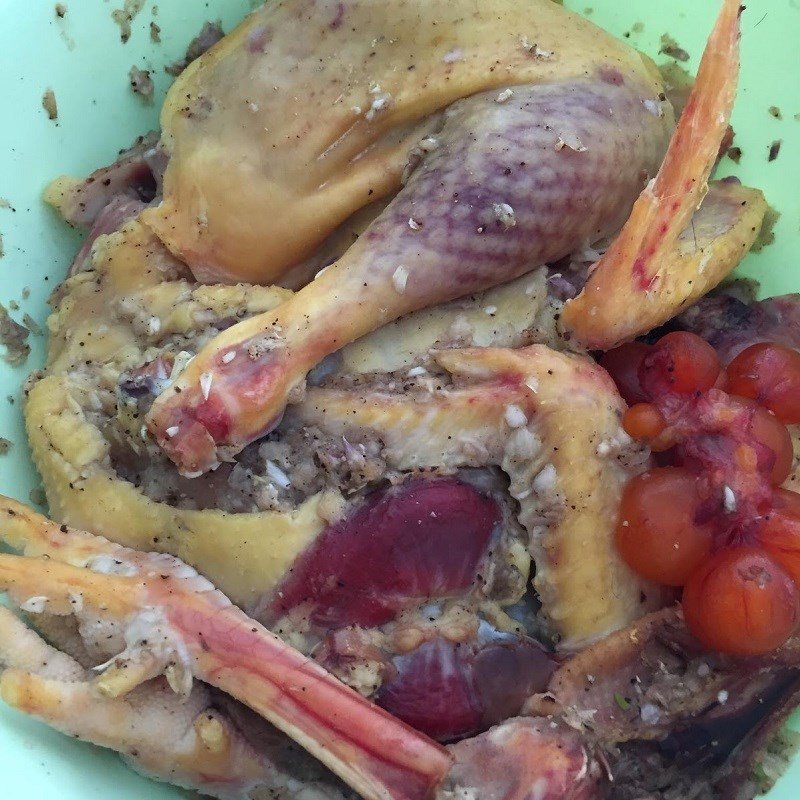 Sơ chế gà cho món gà ớt xiêm xanh