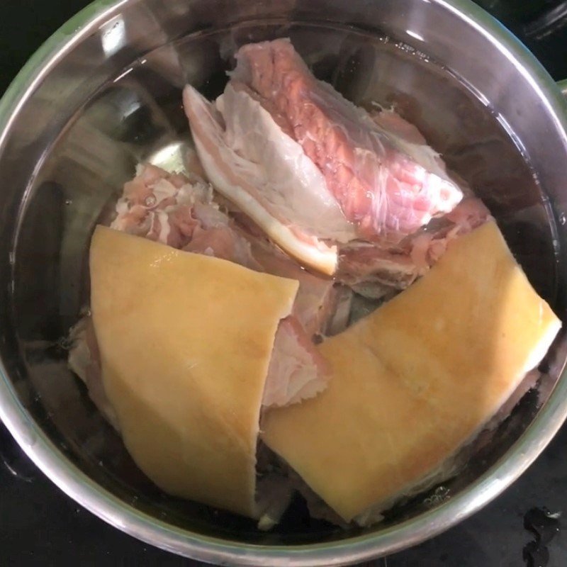 Sơ chế gân bò sạch sẽ cho lẩu xương bò