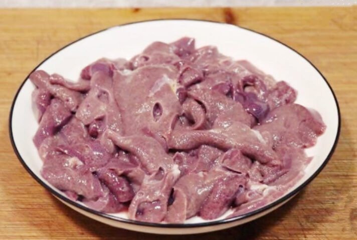 Sơ chế gan lợn đúng cách