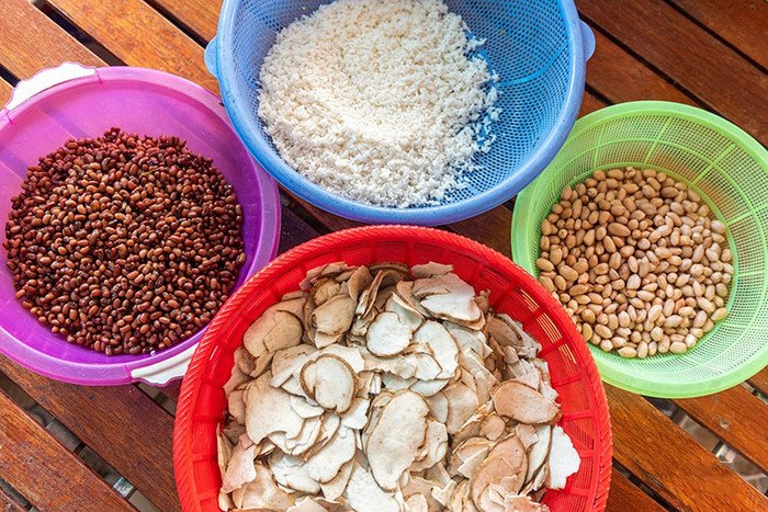 Sơ chế khoai lang khô trước khi chế biến món ăn ngon