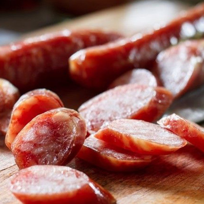 Sơ chế lạp xưởng cho món xôi mặn người Hoa