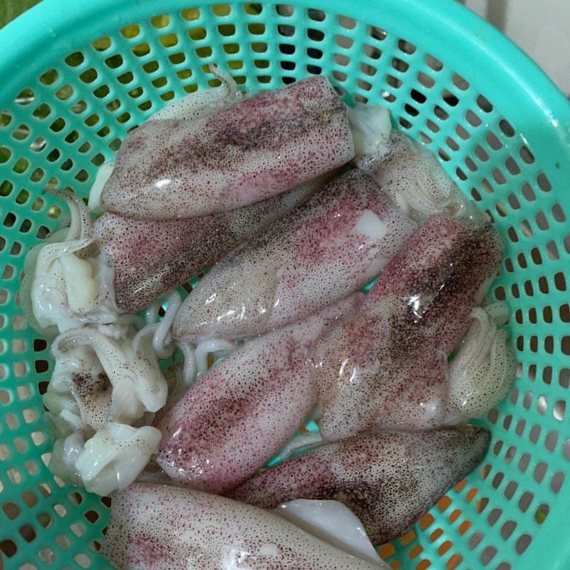 Sơ chế mực sạch cho món ăn