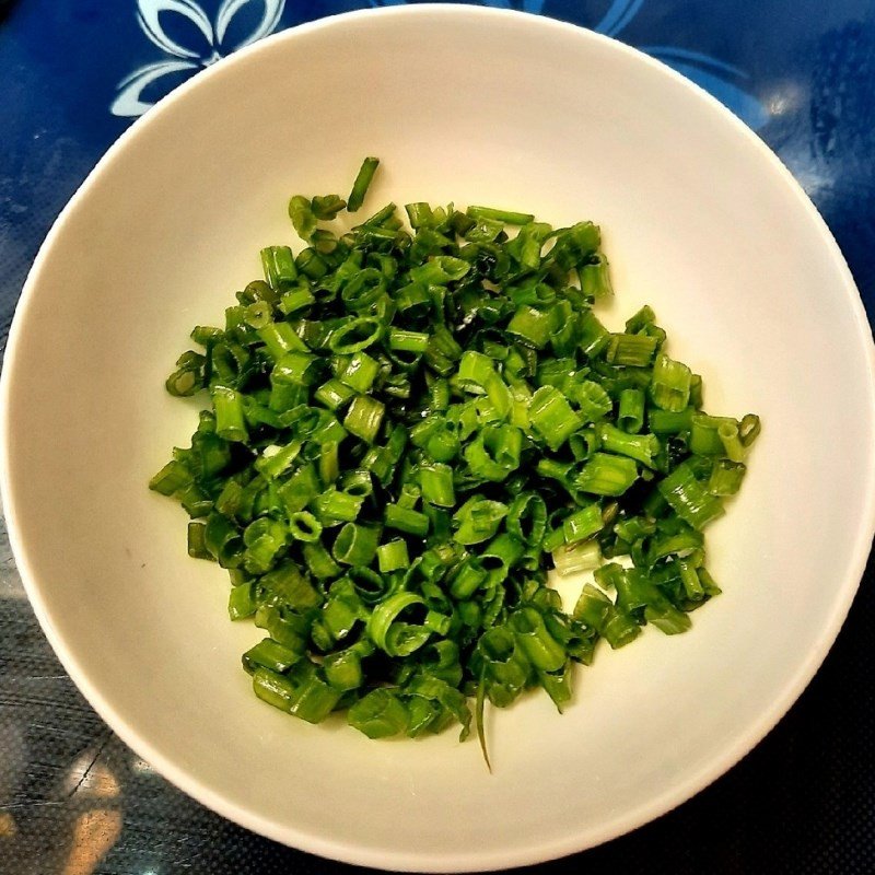 Sơ chế sả, hành tím, tỏi cho món thịt rang mắm tép