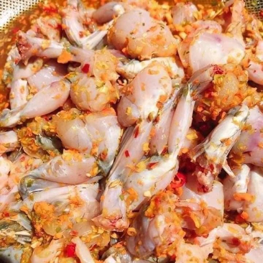 Sơ chế thịt ếch nấu món ếch xào hành tỏi cho bé ăn cơm