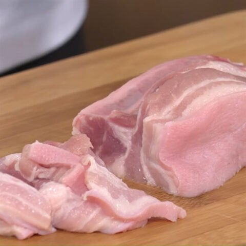 Sơ chế thịt heo cho món xào