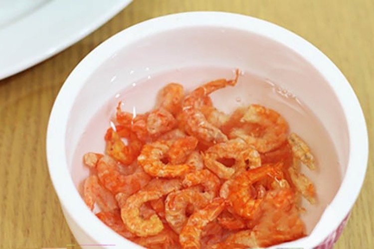 Sơ chế tôm khô để làm kho quẹt tôm khô thịt ba chỉ