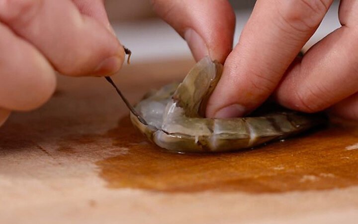 Sơ chế tôm tươi