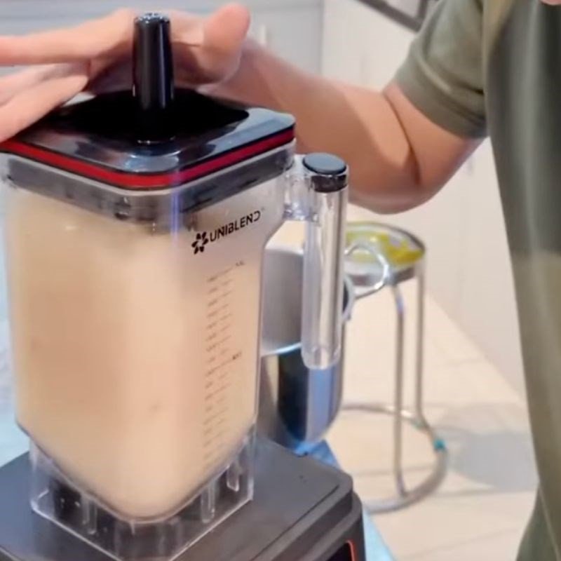 Sơ chế và tách hạt vải thiều cho món khúc bạch vải tươi