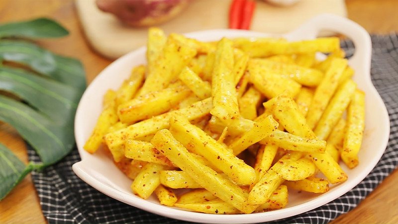 So sánh lượng calo của một củ khoai lang luộc với khoai lang chiên, nướng.