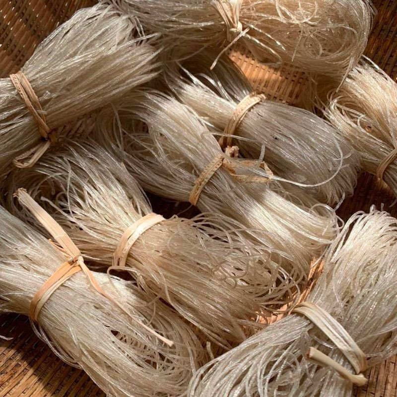 Sợi miến dong dai mềm, nguyên liệu chính của món miến lươn