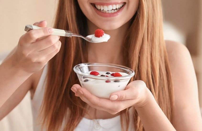 Sữa chua không đường hỗ trợ sức khỏe răng miệng chắc khỏe