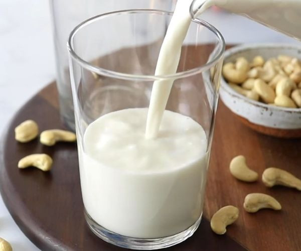 Sữa hạt sen hạt điều giúp ngủ ngon hơn