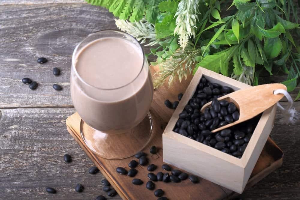 Sữa óc chó đậu đen sánh đặc, tăng cường dinh dưỡng.