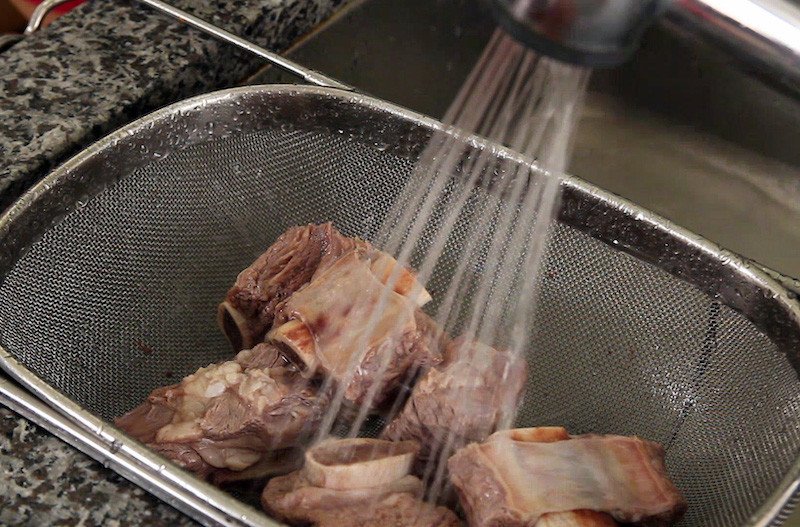 Sườn bò hầm rau củ