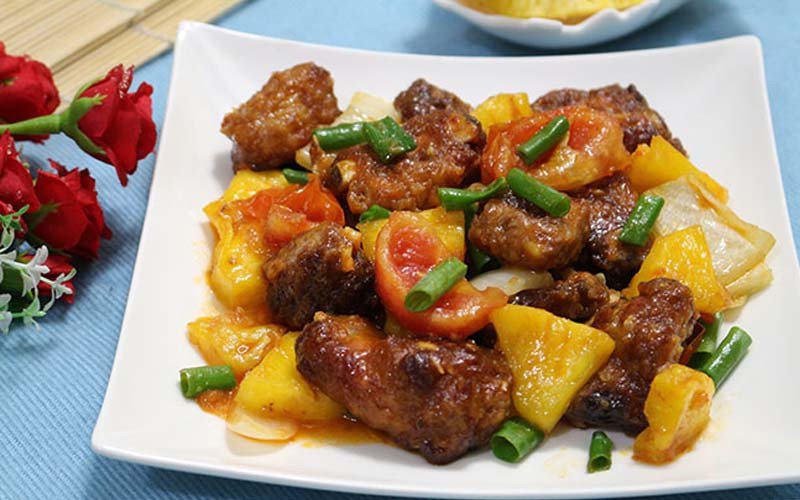 Sườn xào chua ngọt với dứa đậm đà
