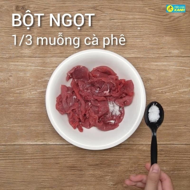 Thái lát thịt bò tươi ngon để nấu canh kim chi