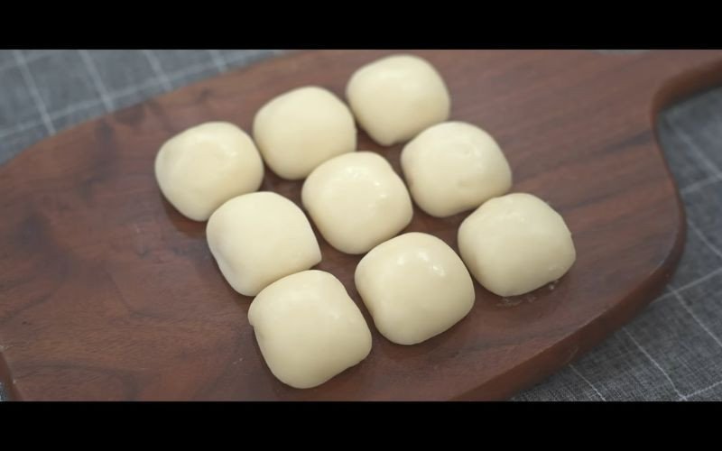 Thành phẩm bánh mochi sữa không nhân mềm dẻo, trắng mịn