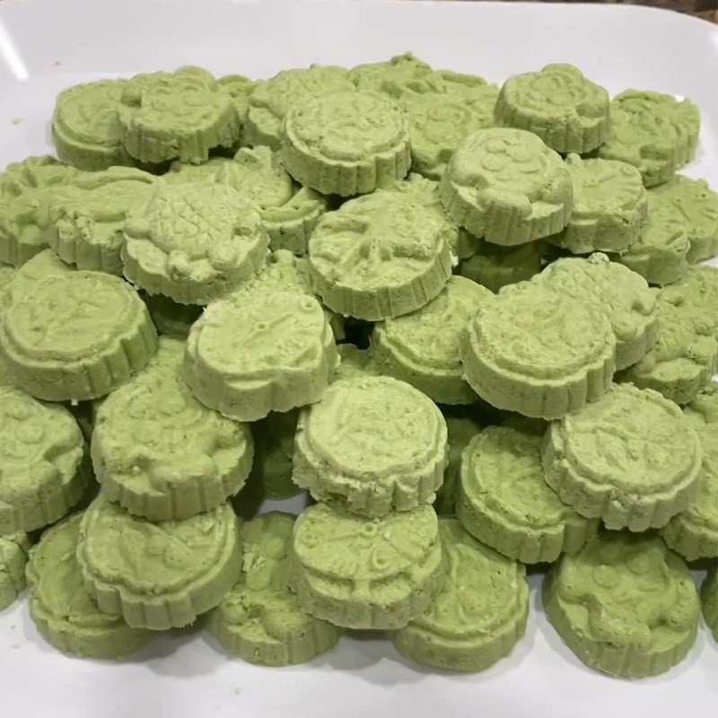 Thành phẩm bánh phục linh lá dứa thơm ngon, màu sắc tự nhiên
