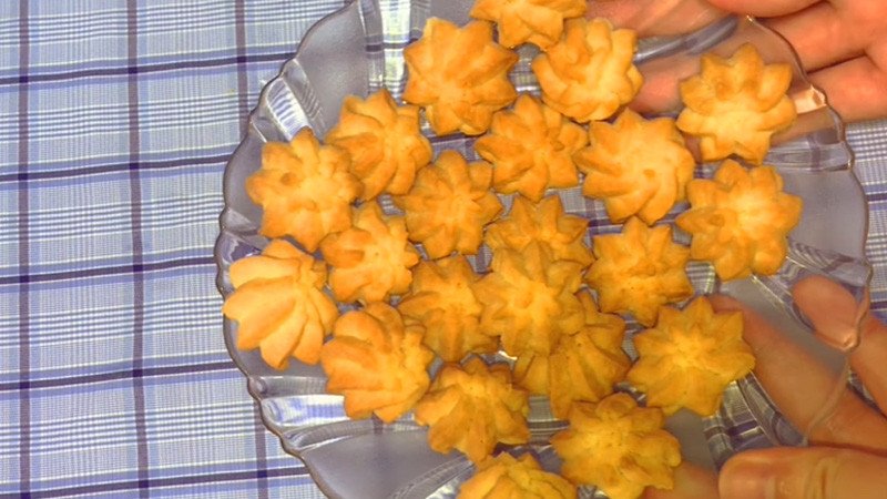Thành phẩm bánh quy bơ kiểu Danisa giòn tan làm bằng nồi chiên không dầu