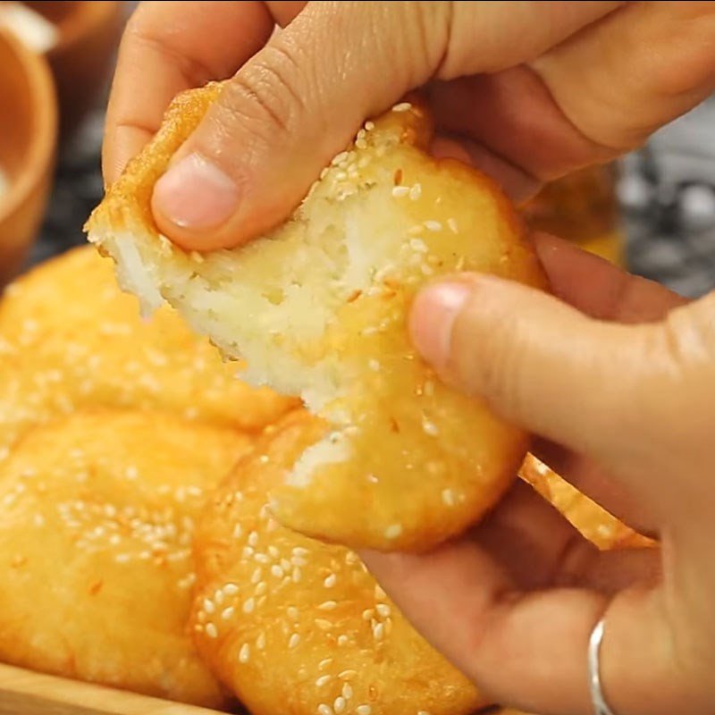 Thành phẩm bánh sắn chiên cốt dừa vàng giòn, hấp dẫn