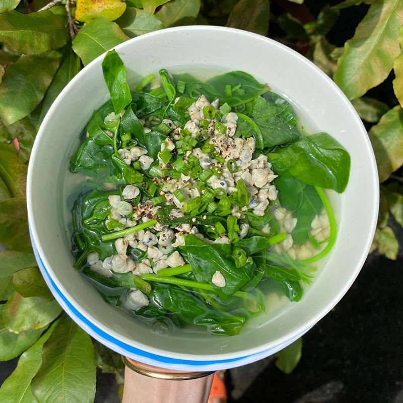 Thành phẩm canh hến mồng tơi