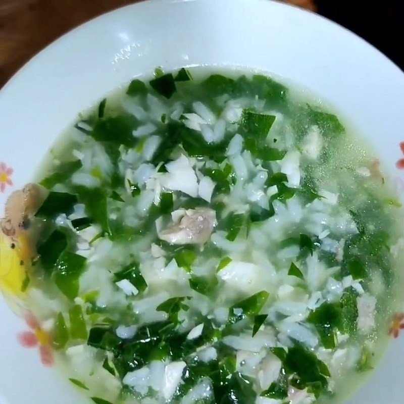 Thành phẩm cháo cá bớp rau ngót thanh đạm, giàu dinh dưỡng