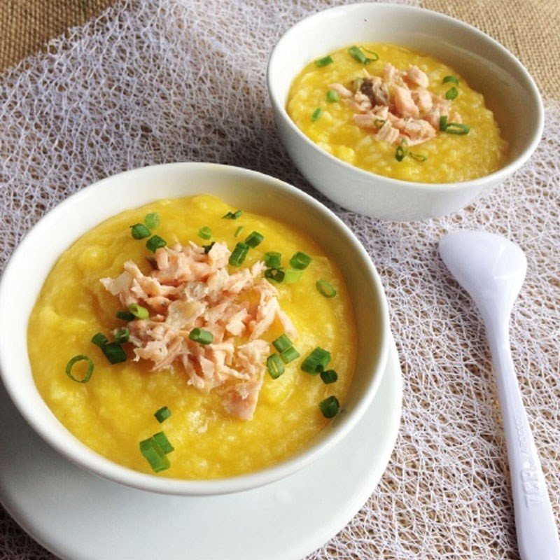 Thành phẩm cháo cá hồi bí đỏ