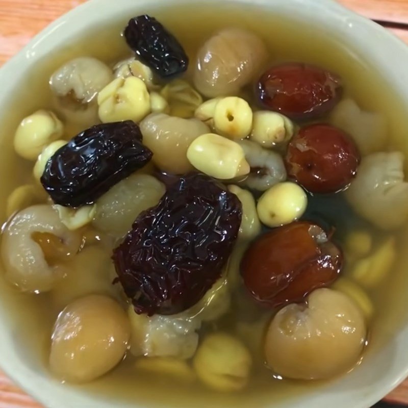 Thành phẩm chè nhãn nhục đường phèn bổ dưỡng, màu sắc đẹp mắt