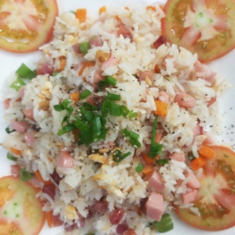 Thành phẩm cơm chiên Dương Châu vàng ươm, thơm ngon, hấp dẫn