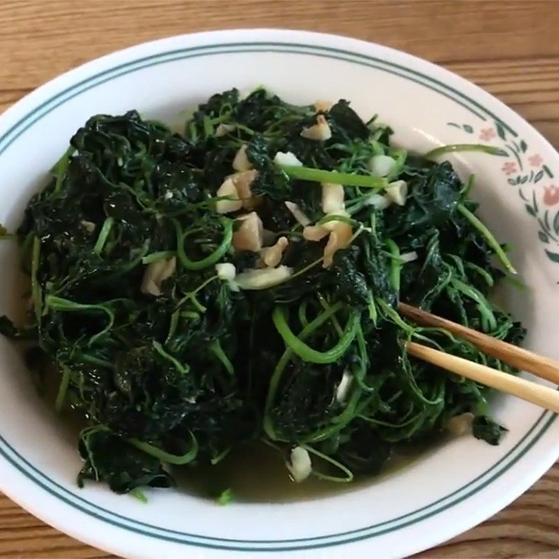 Thành phẩm đọt mướp đắng xào tỏi