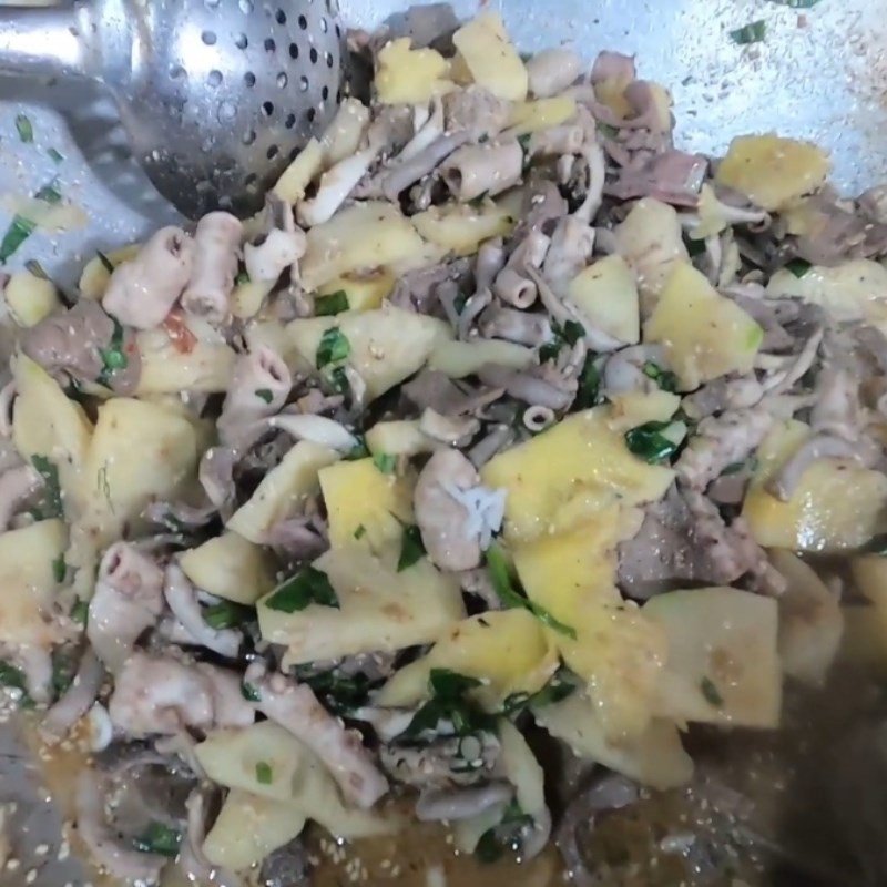 Thành phẩm lòng dê xào dứa