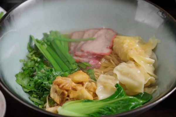 Thành phẩm mì hoành thánh xá xíu thơm ngon