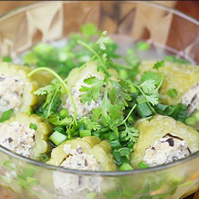 Thành phẩm món canh thịt nhồi mướp đắng thanh mát, hấp dẫn