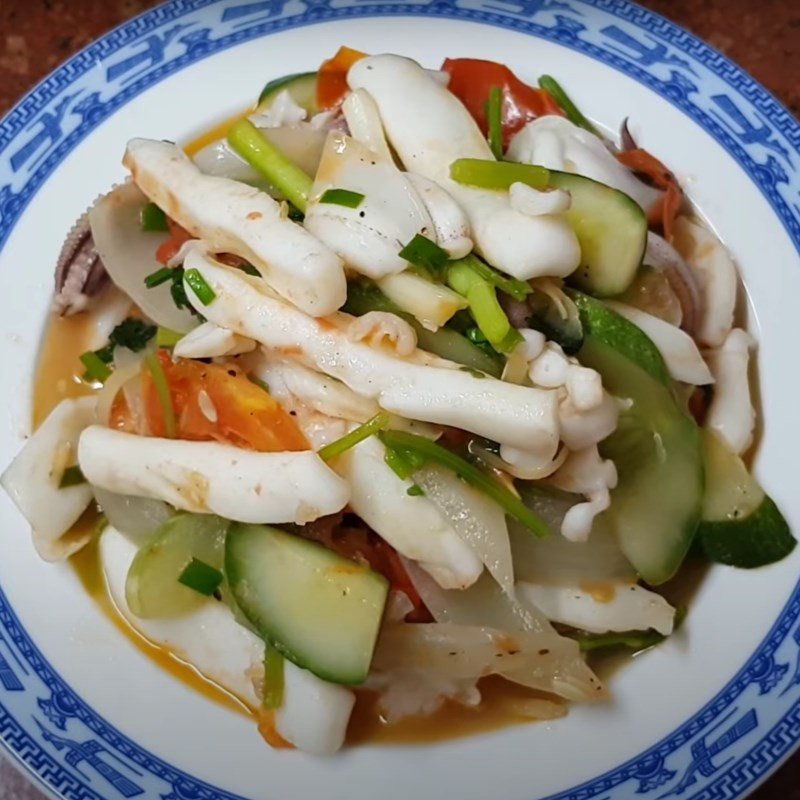 Thành phẩm món mực 1 nắng xào rau củ