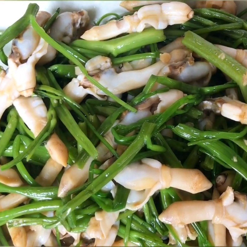 Thành phẩm món ốc móng tay xào rau muống chuẩn vị