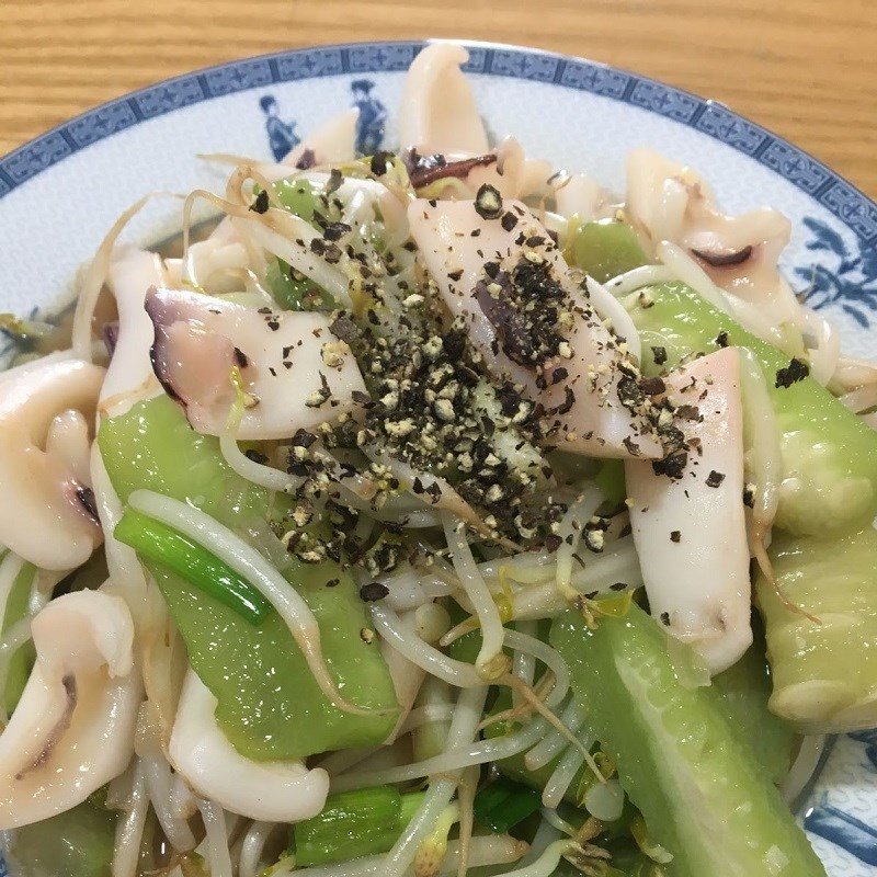 Thành phẩm mực xào mướp hấp dẫn