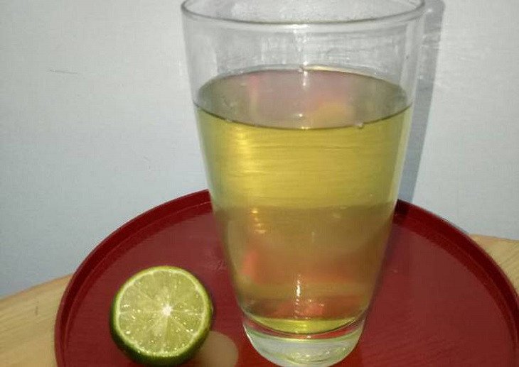 Thành phẩm nước lá sake sau khi nấu, sẵn sàng để thưởng thức