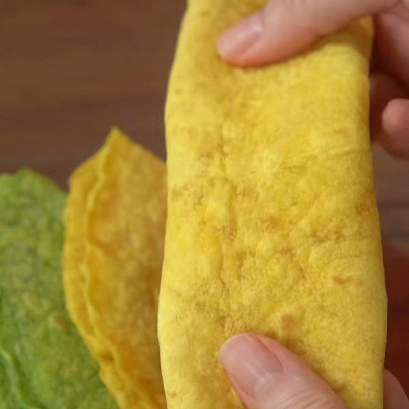 Thành phẩm vỏ bánh tortilla ba màu sắc tươi tắn, sẵn sàng cho món ăn